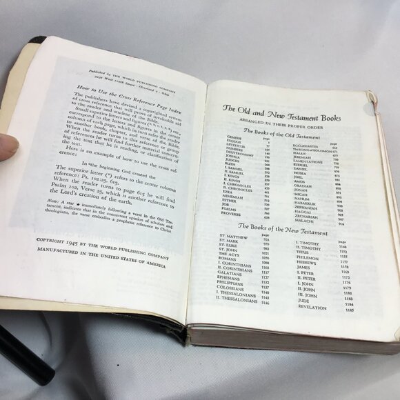 Holy Bible World 1945 KJV Red Letter Genuine Leather Concordance Thumb Indexed - Picture 13 of 16